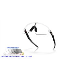 Oakley Sutro Lite Sweep Matte Clear / Clear to Black Iridium Photochromic (OO9465-39)