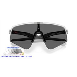 Oakley Sutro Lite Sweep Matte Clear / Clear to Black Iridium Photochromic (OO9465-39)