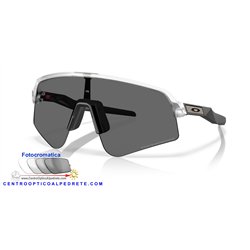 Oakley Sutro Lite Sweep Matte Clear / Clear to Black Iridium Photochromic (OO9465-39)